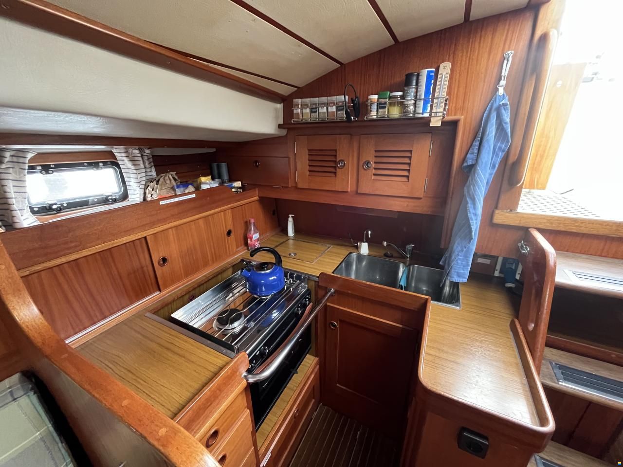 Hallberg-Rassy 382