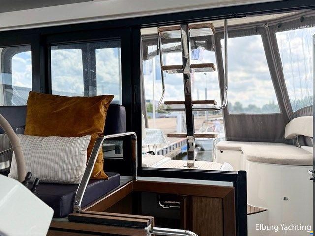Bavaria E40 - Flybridge