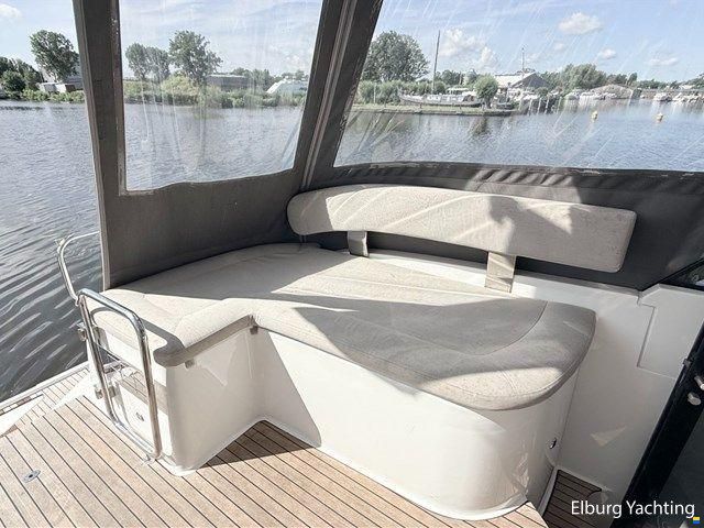 Bavaria E40 - Flybridge