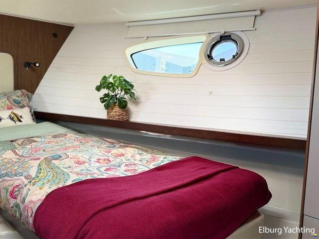 Bavaria E40 - Flybridge