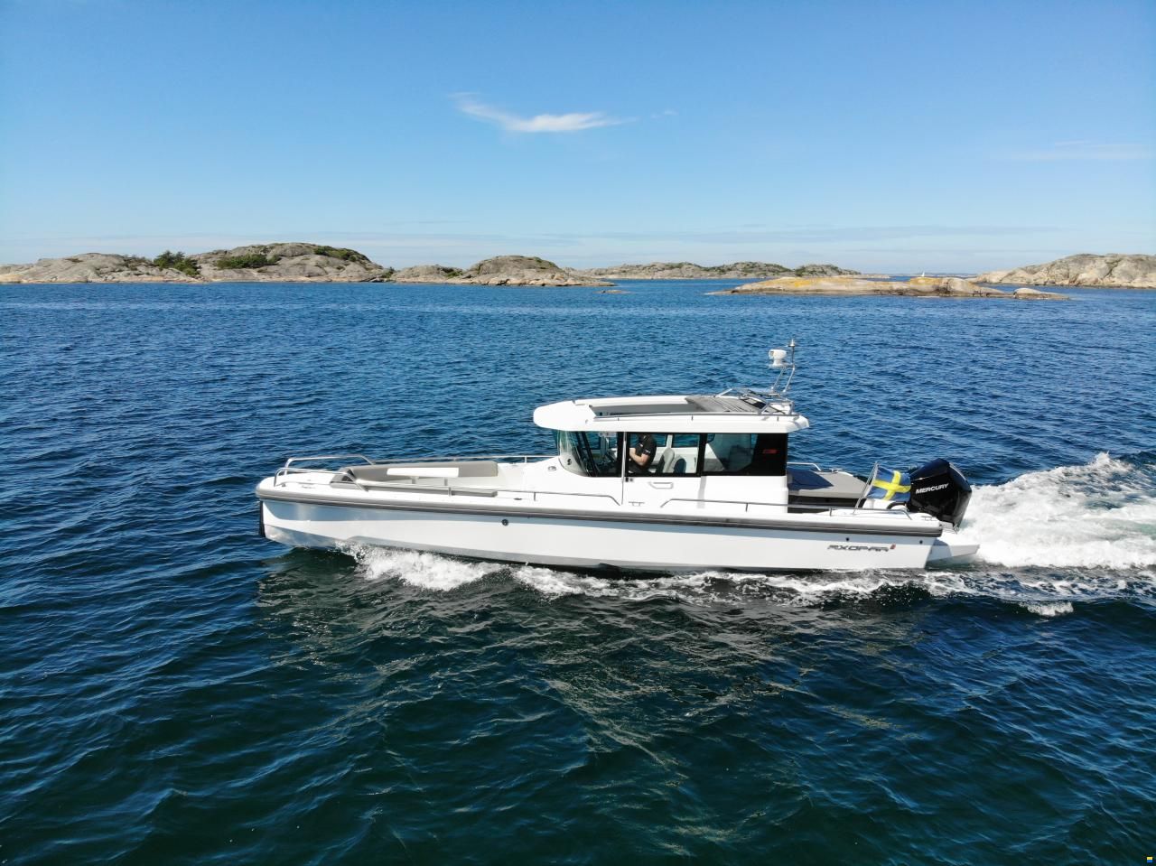Axopar 28 AC Aft Cabin