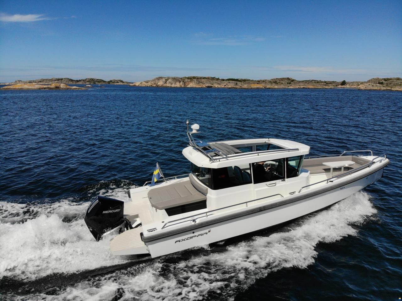 Axopar 28 AC Aft Cabin