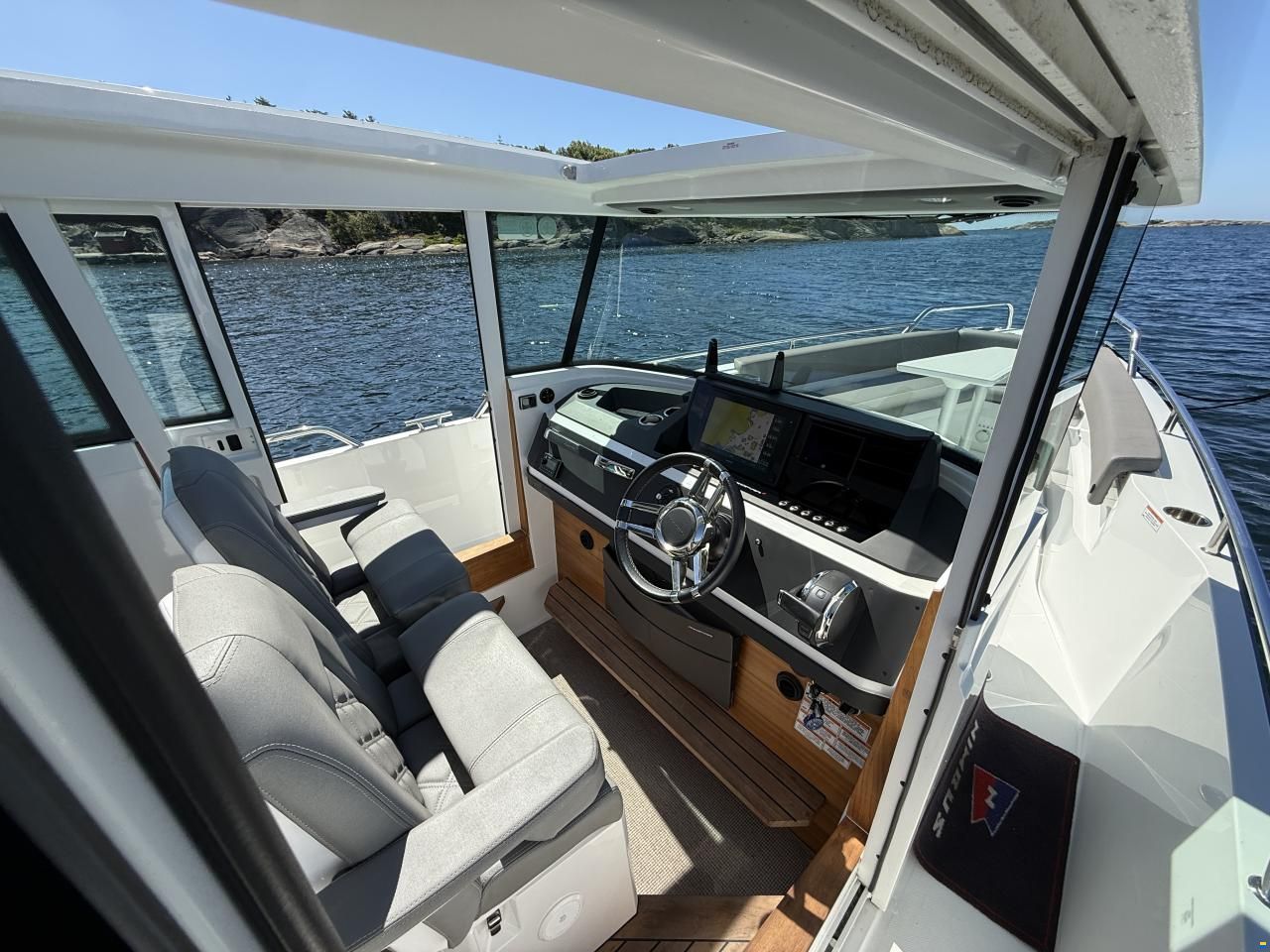 Axopar 28 AC Aft Cabin