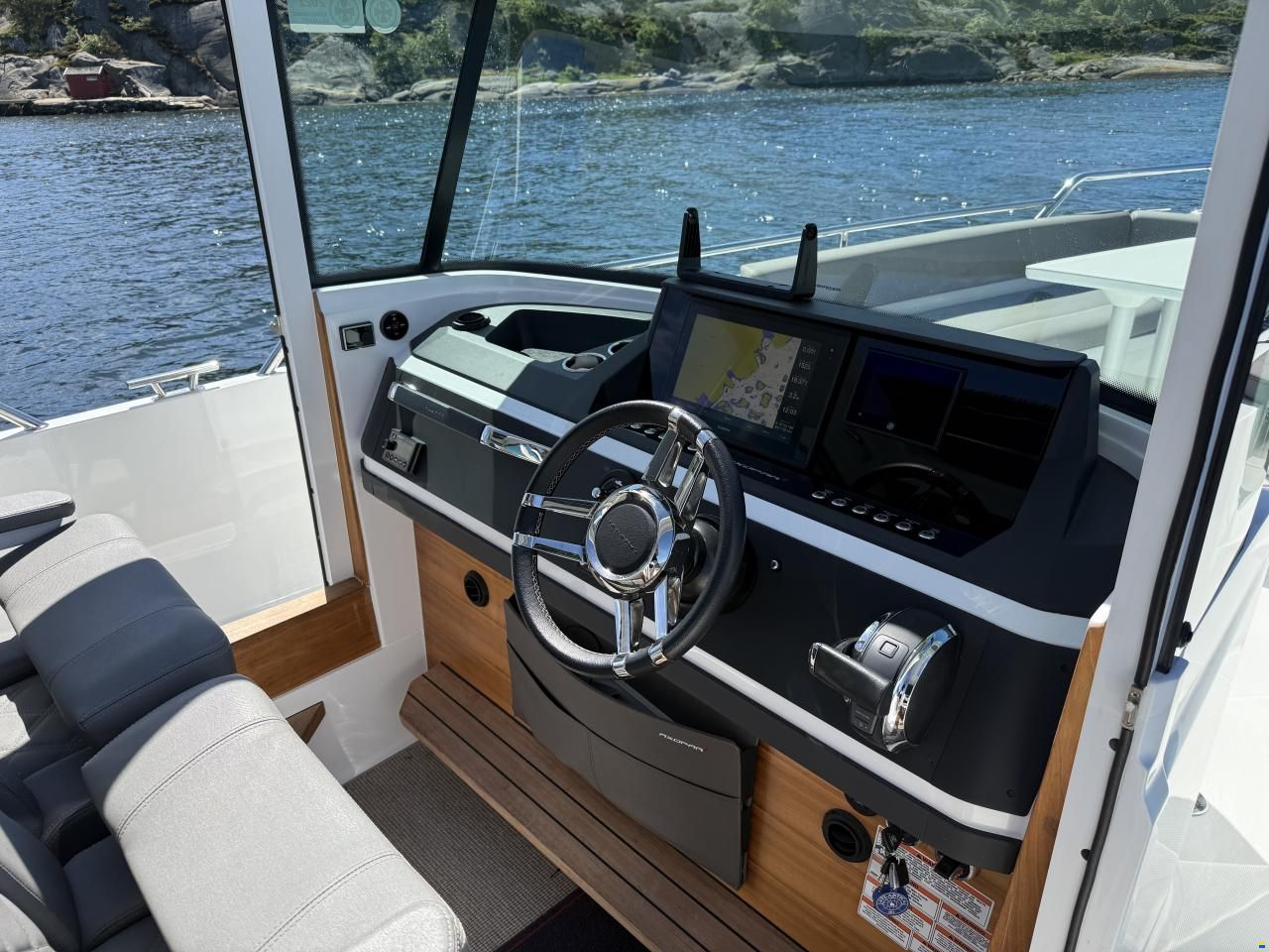 Axopar 28 AC Aft Cabin