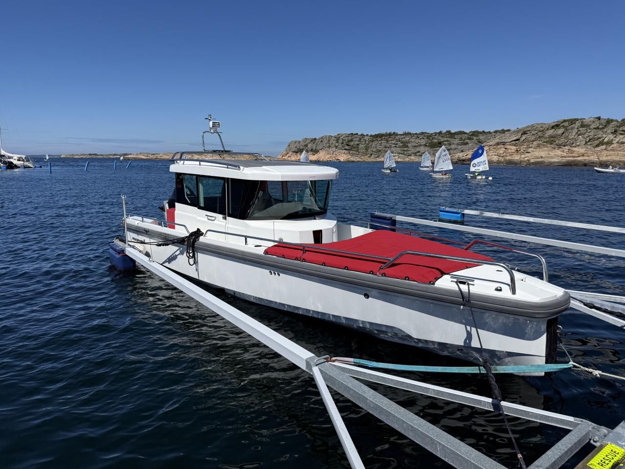 Axopar 28 AC Aft Cabin