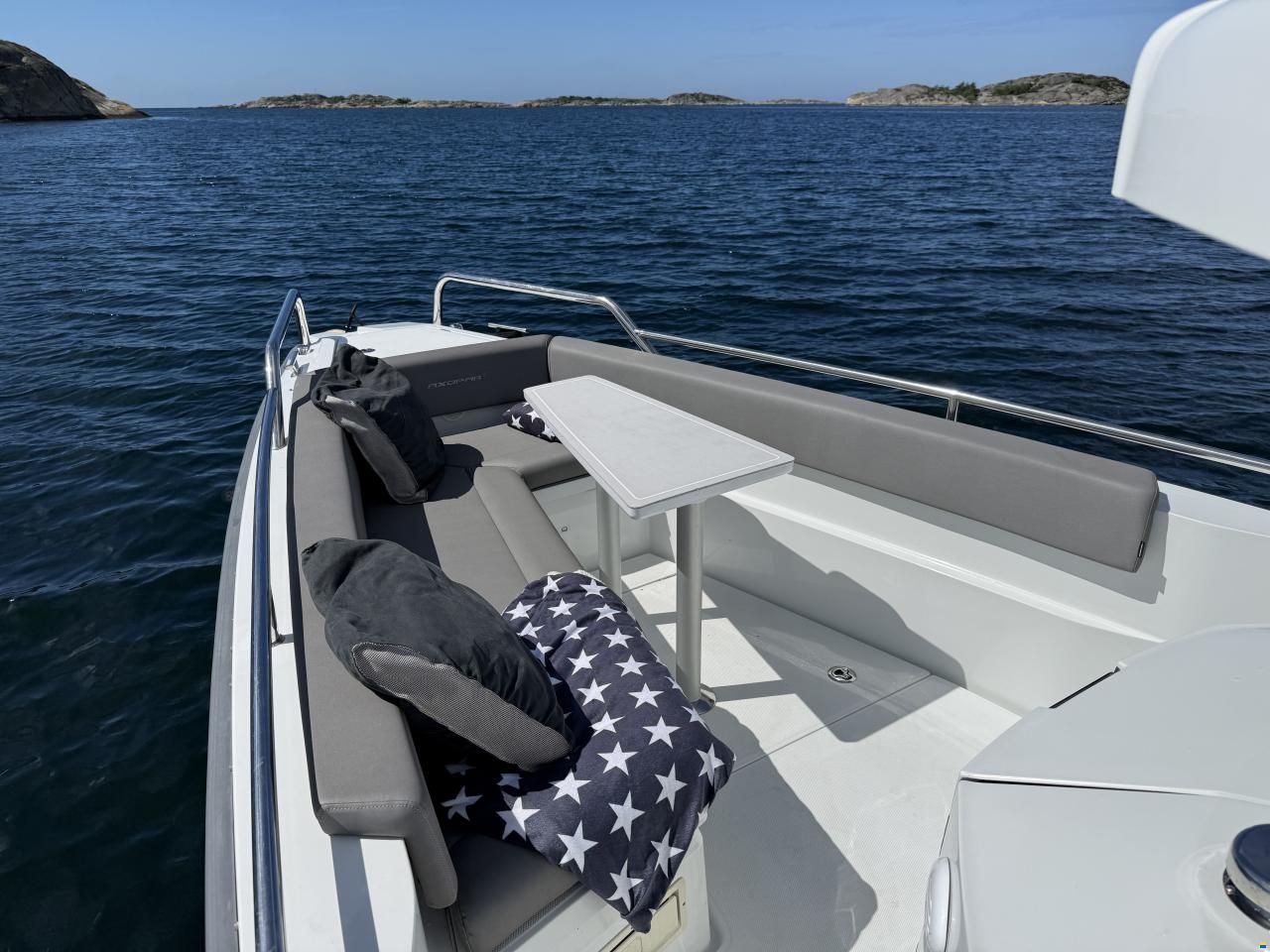 Axopar 28 AC Aft Cabin