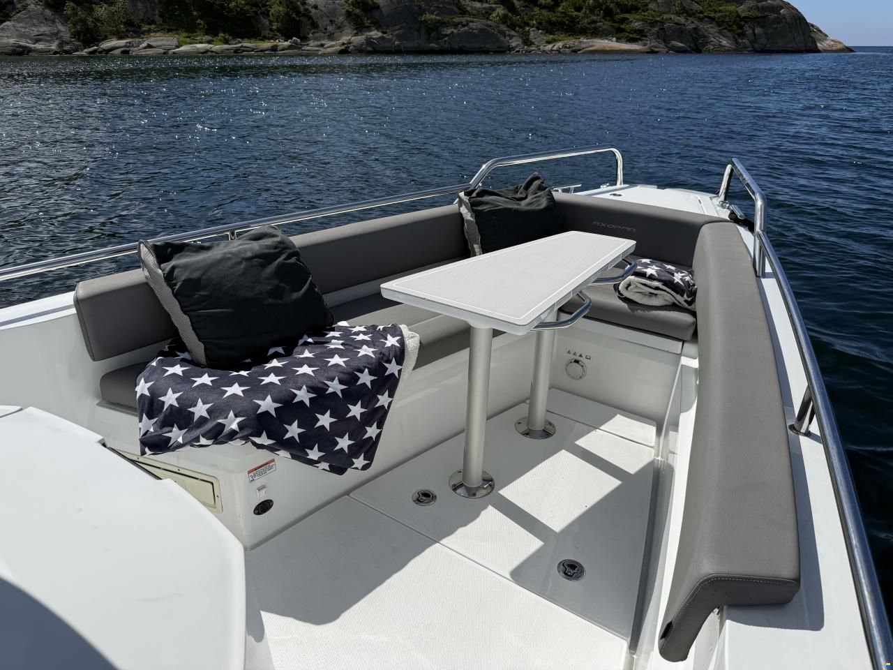 Axopar 28 AC Aft Cabin