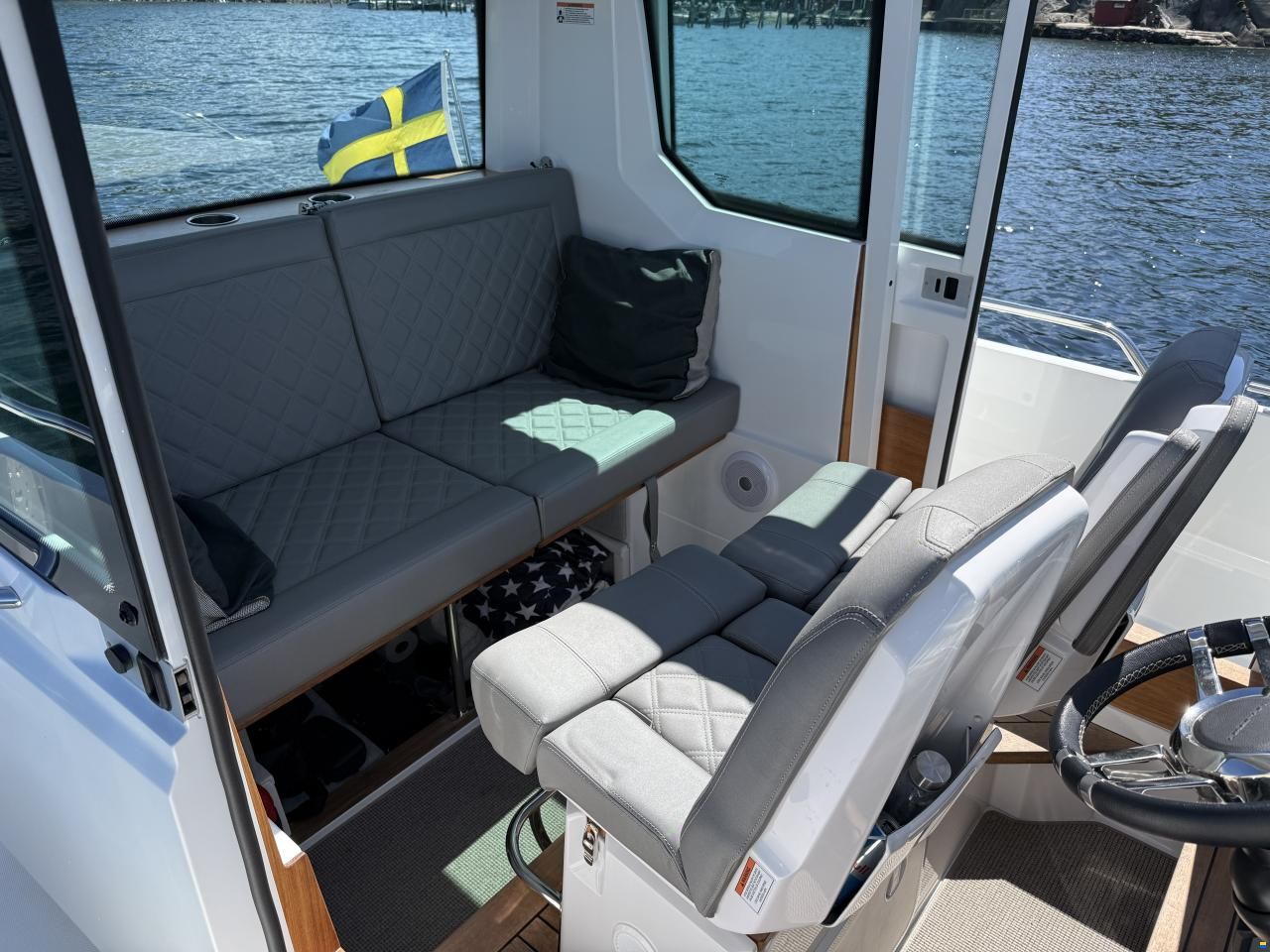 Axopar 28 AC Aft Cabin