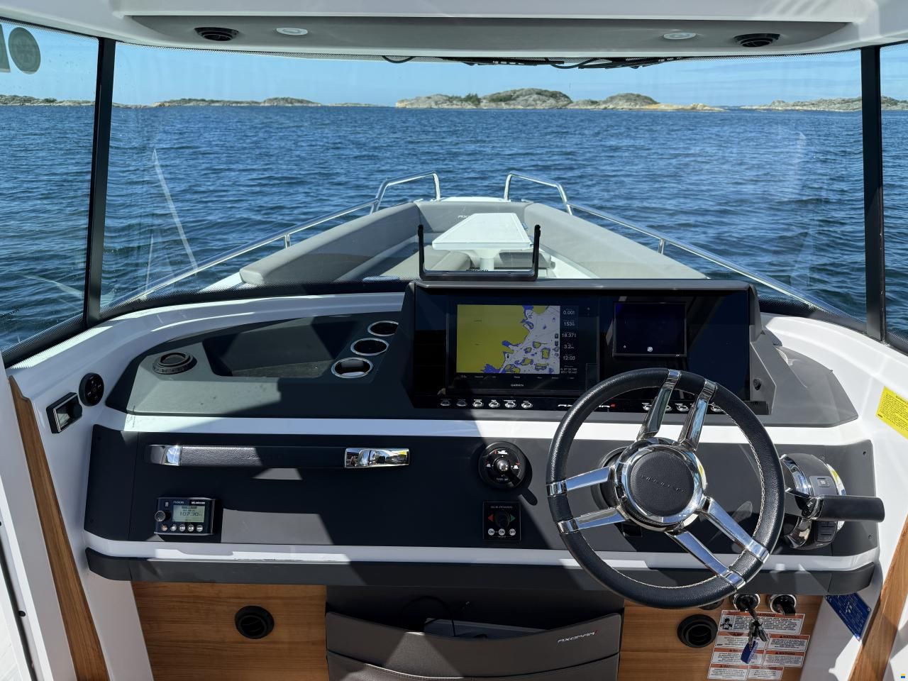 Axopar 28 AC Aft Cabin