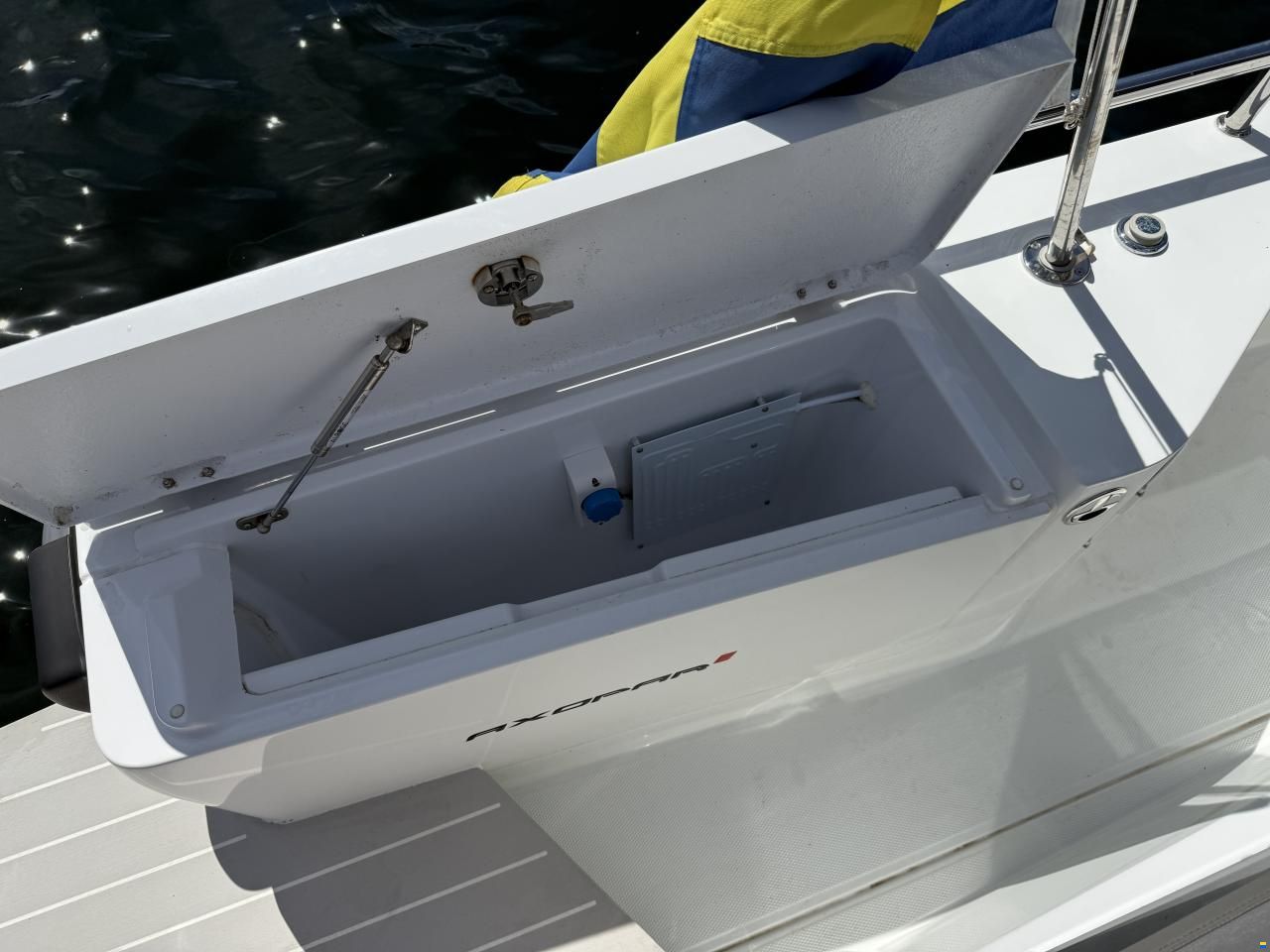Axopar 28 AC Aft Cabin