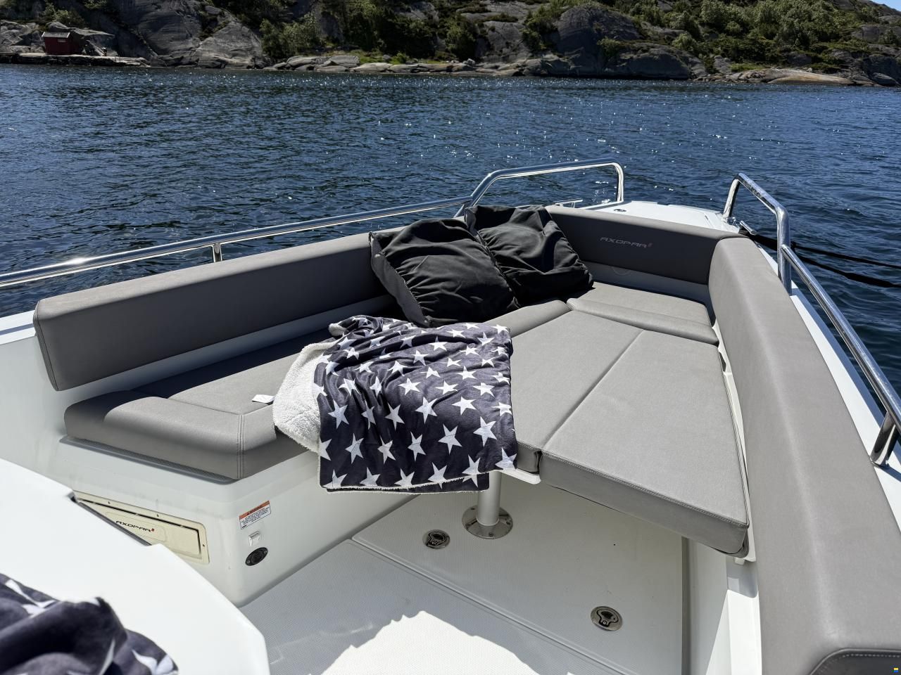 Axopar 28 AC Aft Cabin