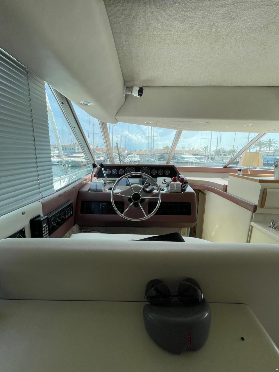 Sea Ray 500 Sedan
