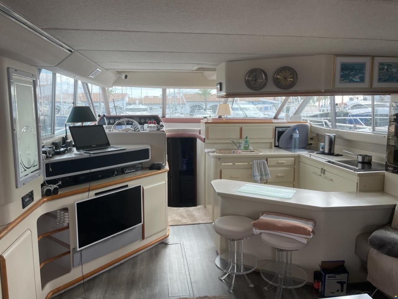 Sea Ray 500 Sedan