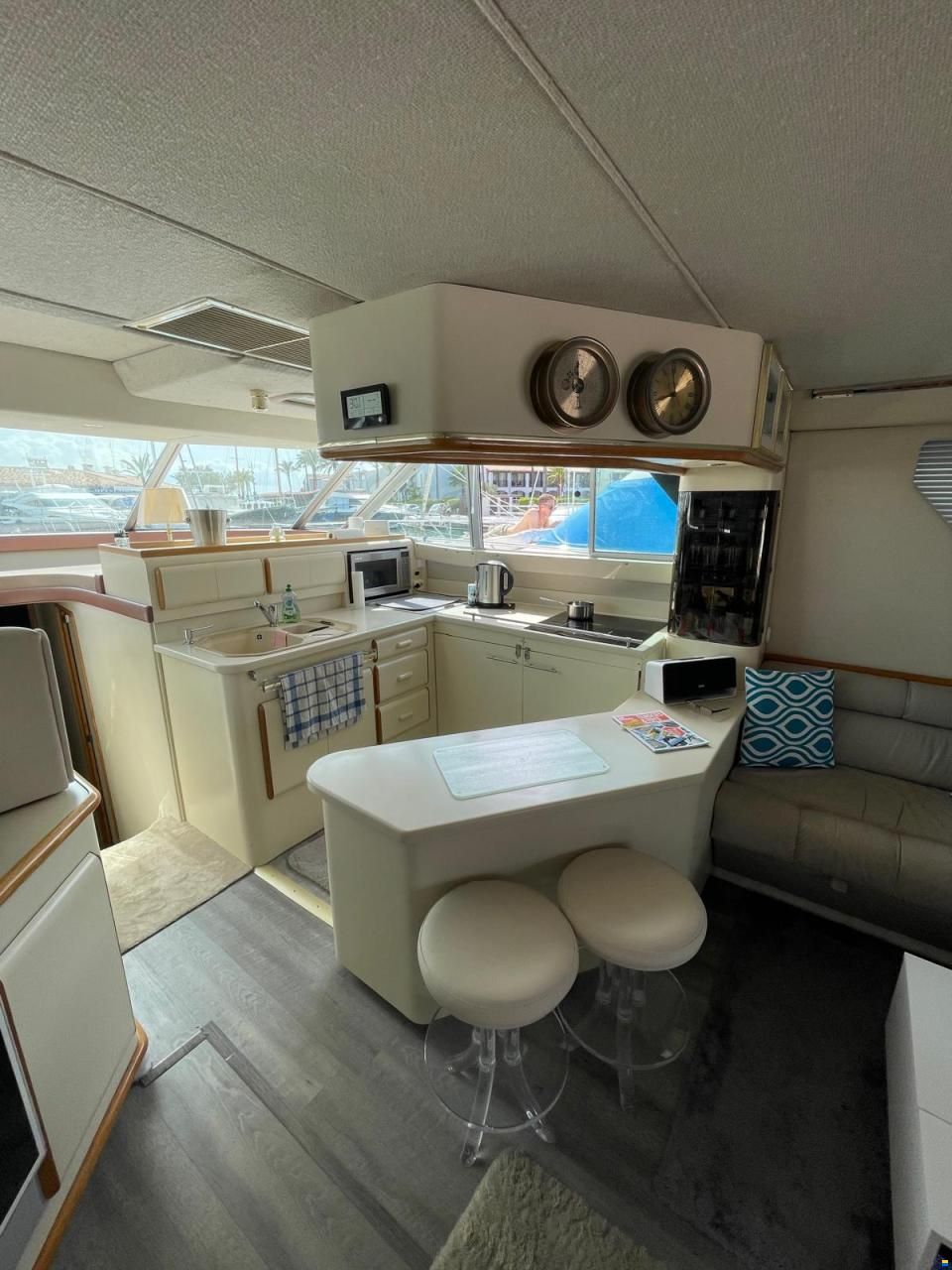 Sea Ray 500 Sedan