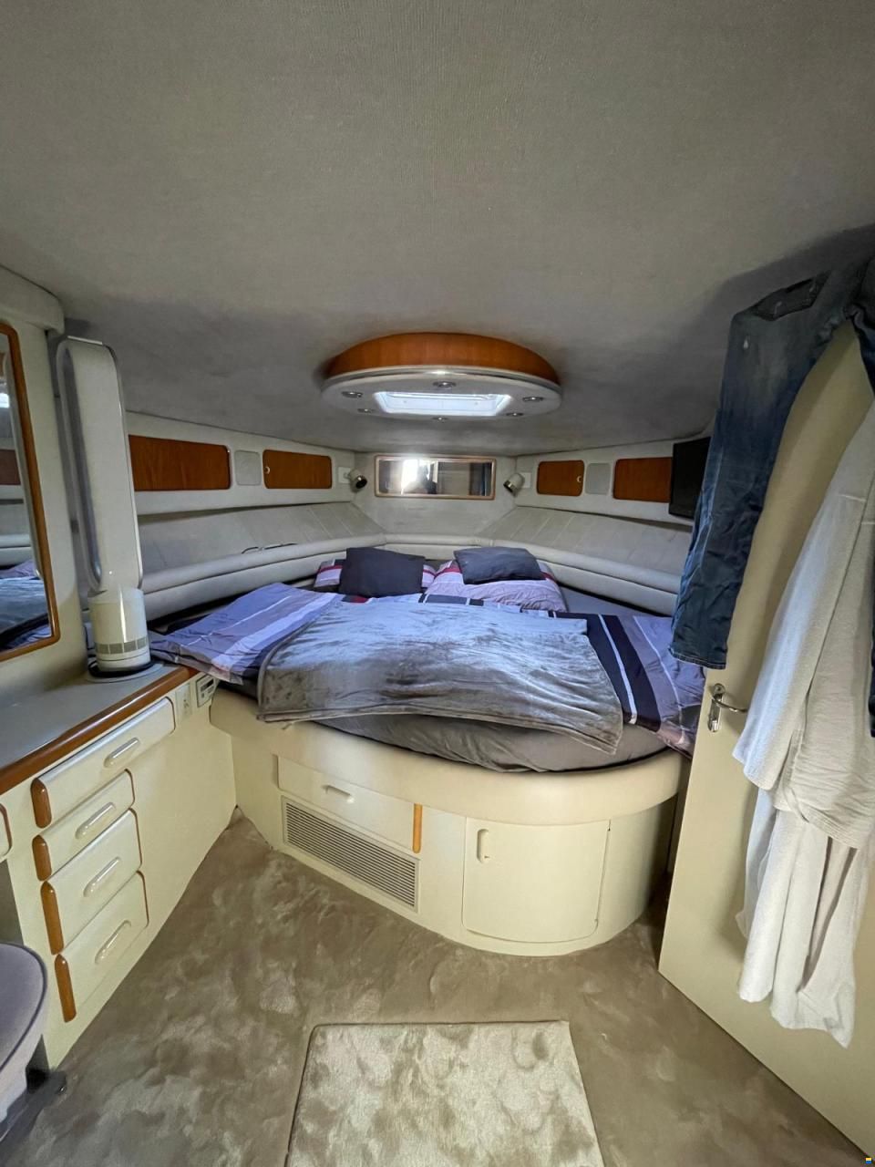 Sea Ray 500 Sedan