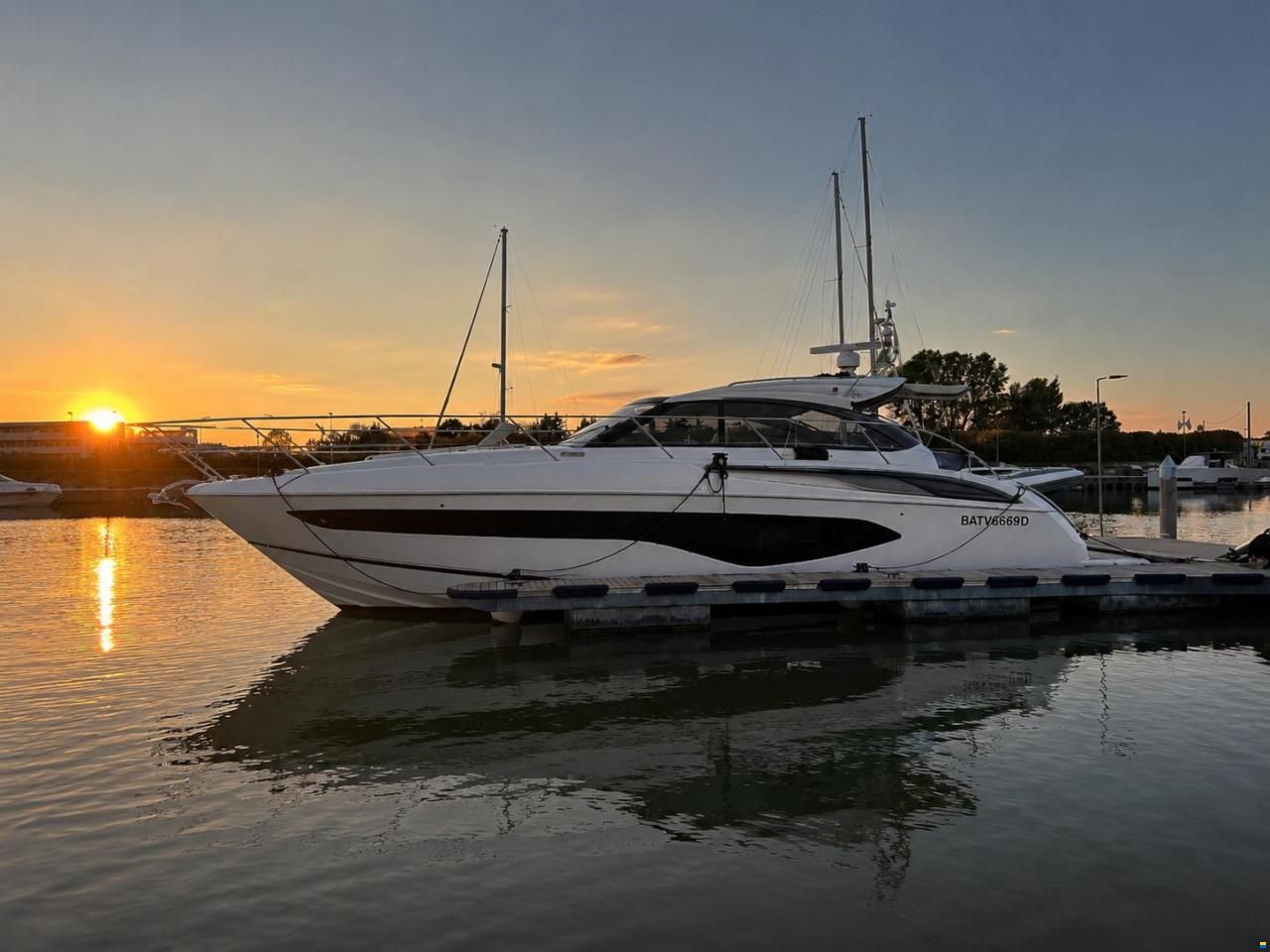 Princess V 50 open