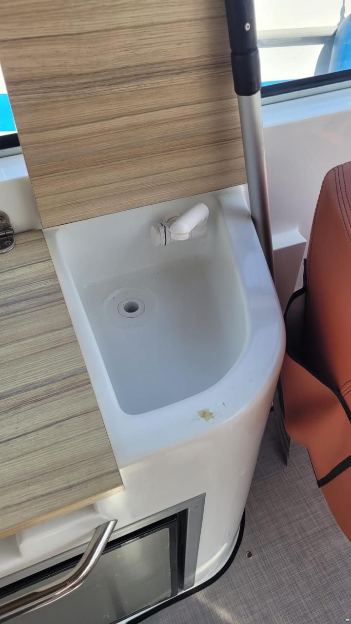 Ocean boat 670