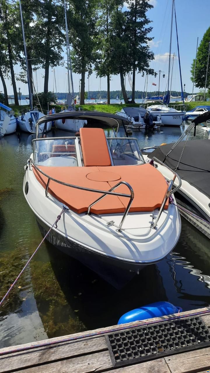 Ocean boat 670
