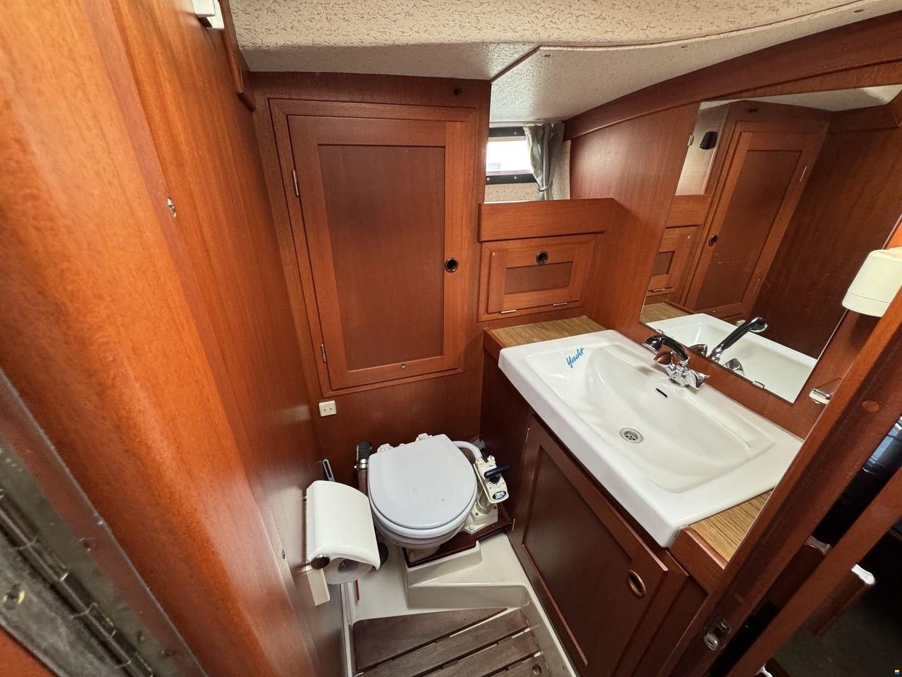 Hallberg-Rassy 352
