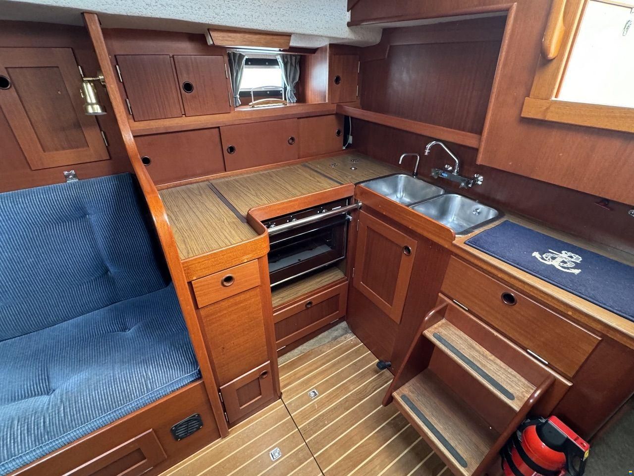 Hallberg-Rassy 352