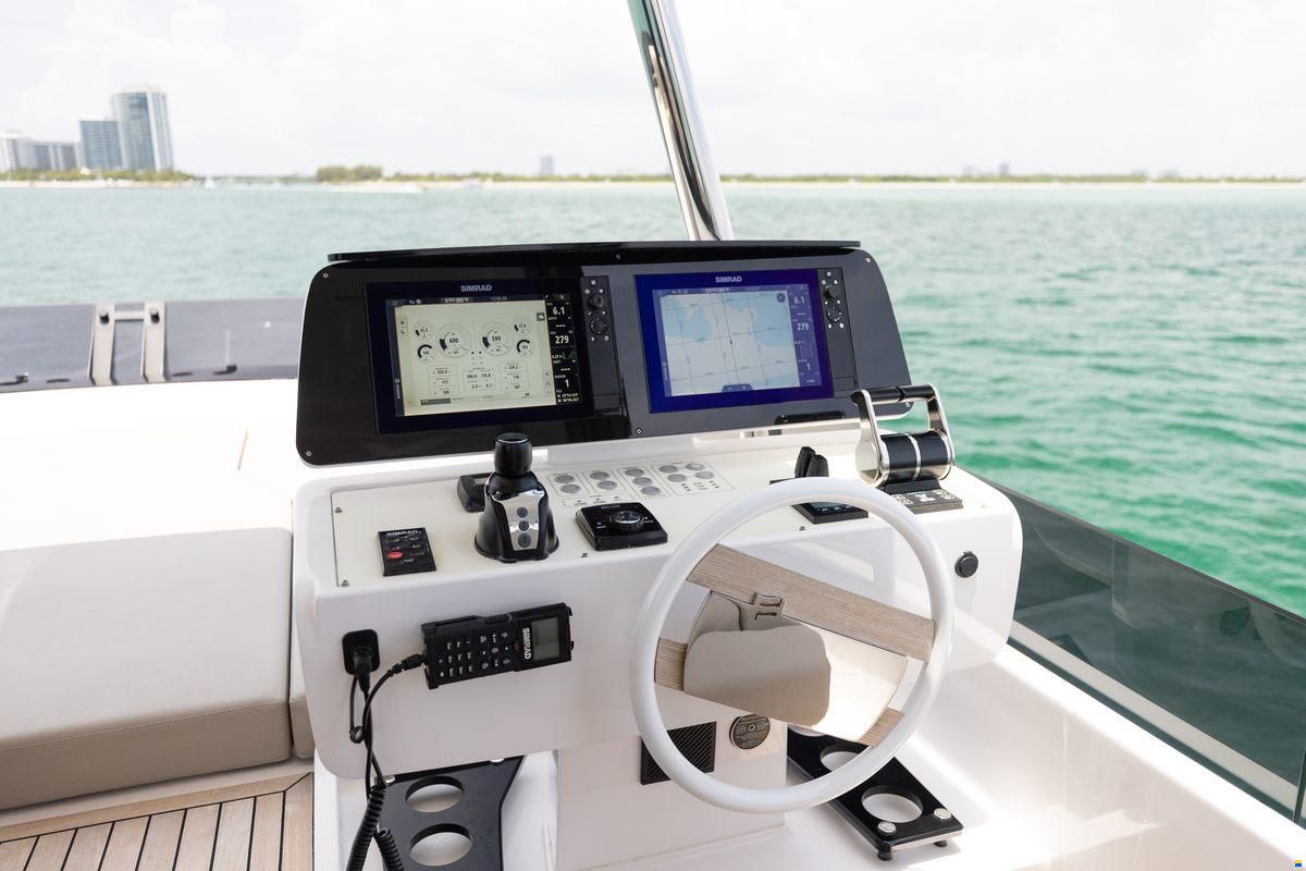Ferretti 670