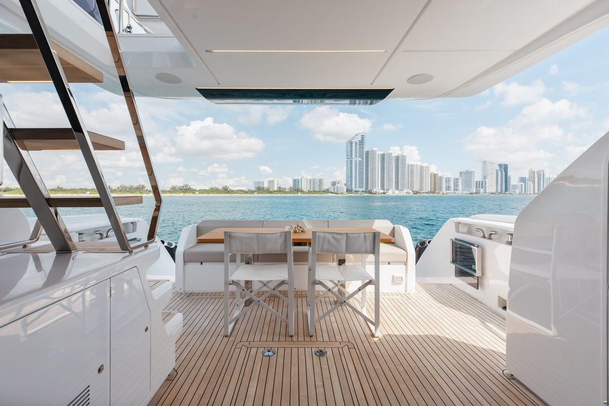 Ferretti 670