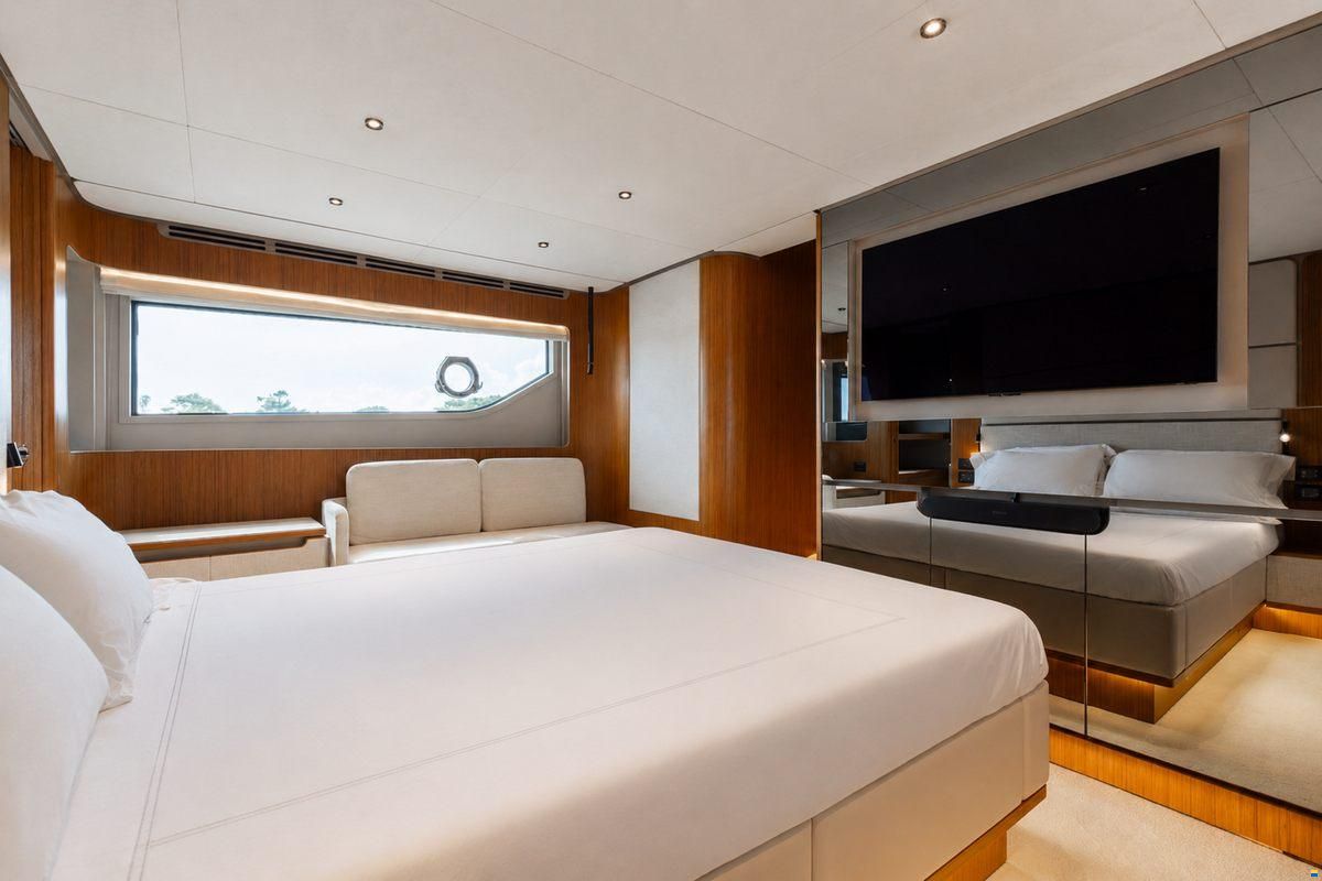 Ferretti 670