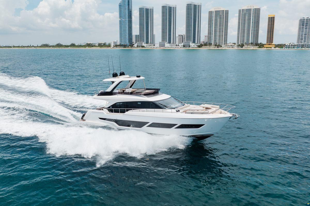 Ferretti 670