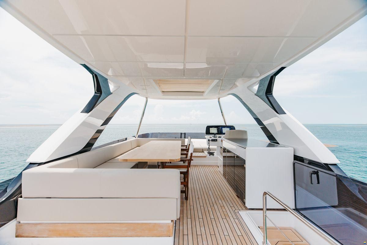 Ferretti 670