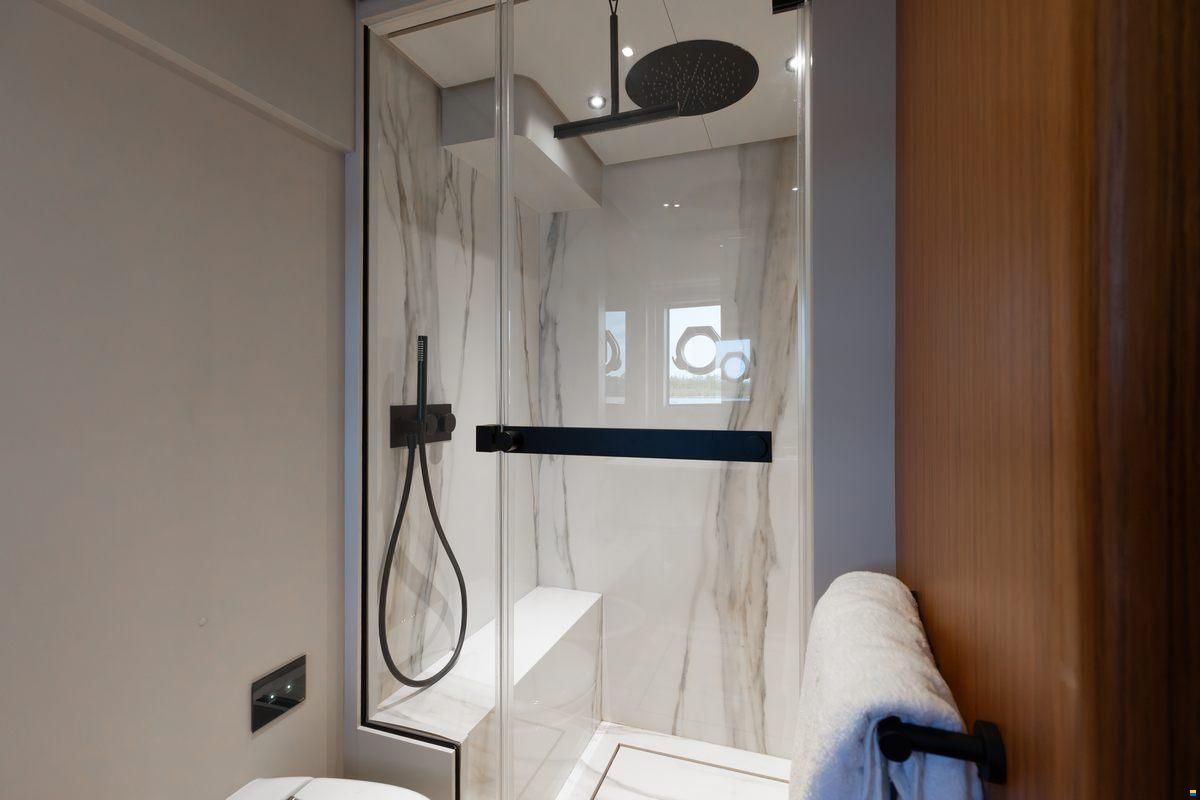 Ferretti 670