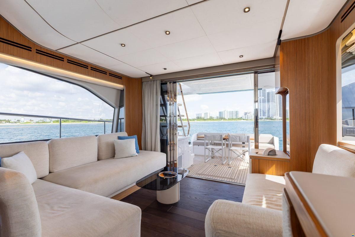 Ferretti 670