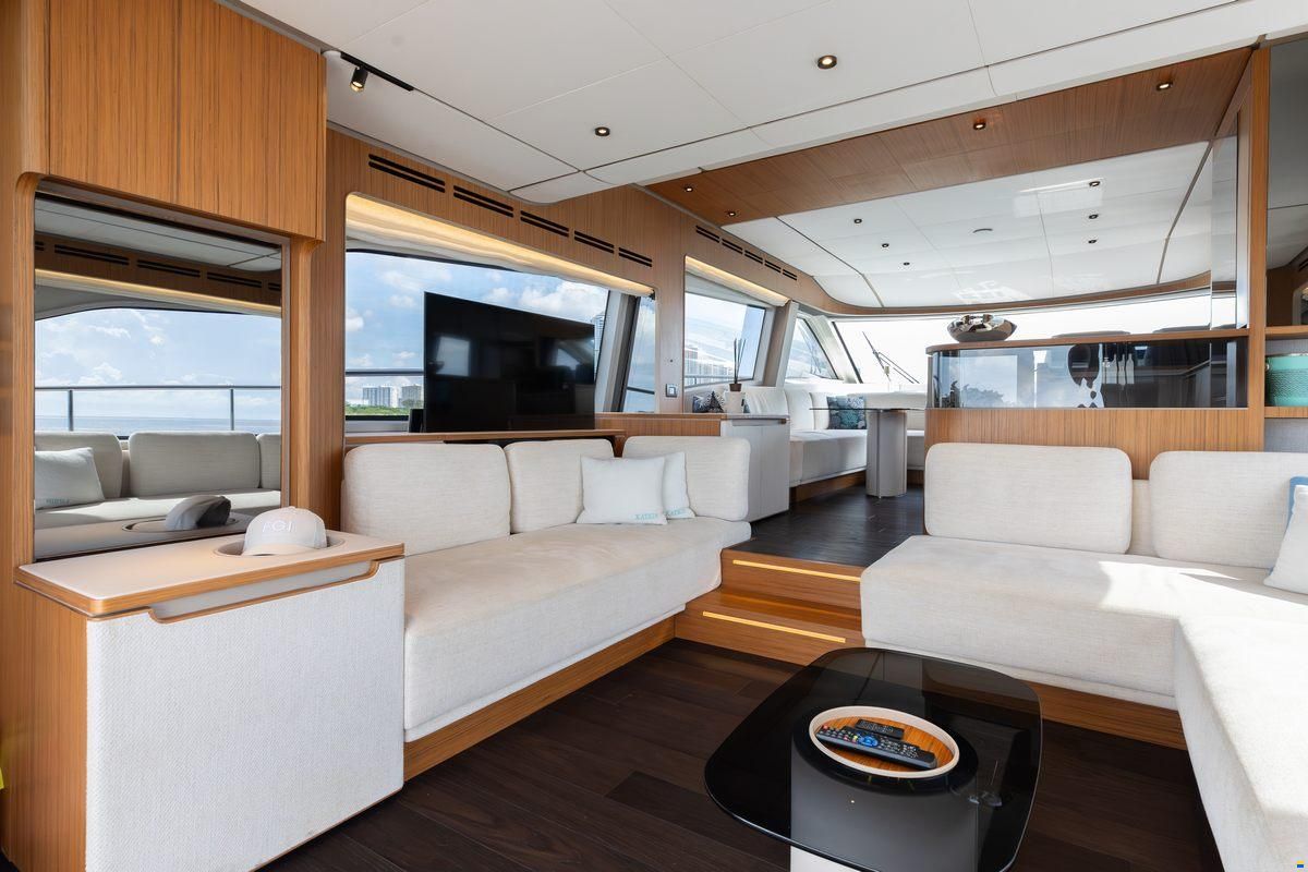 Ferretti 670