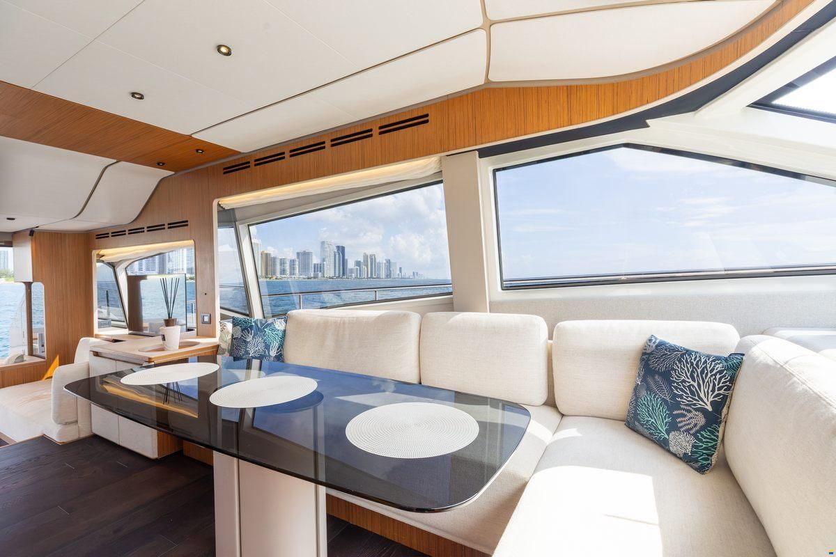 Ferretti 670