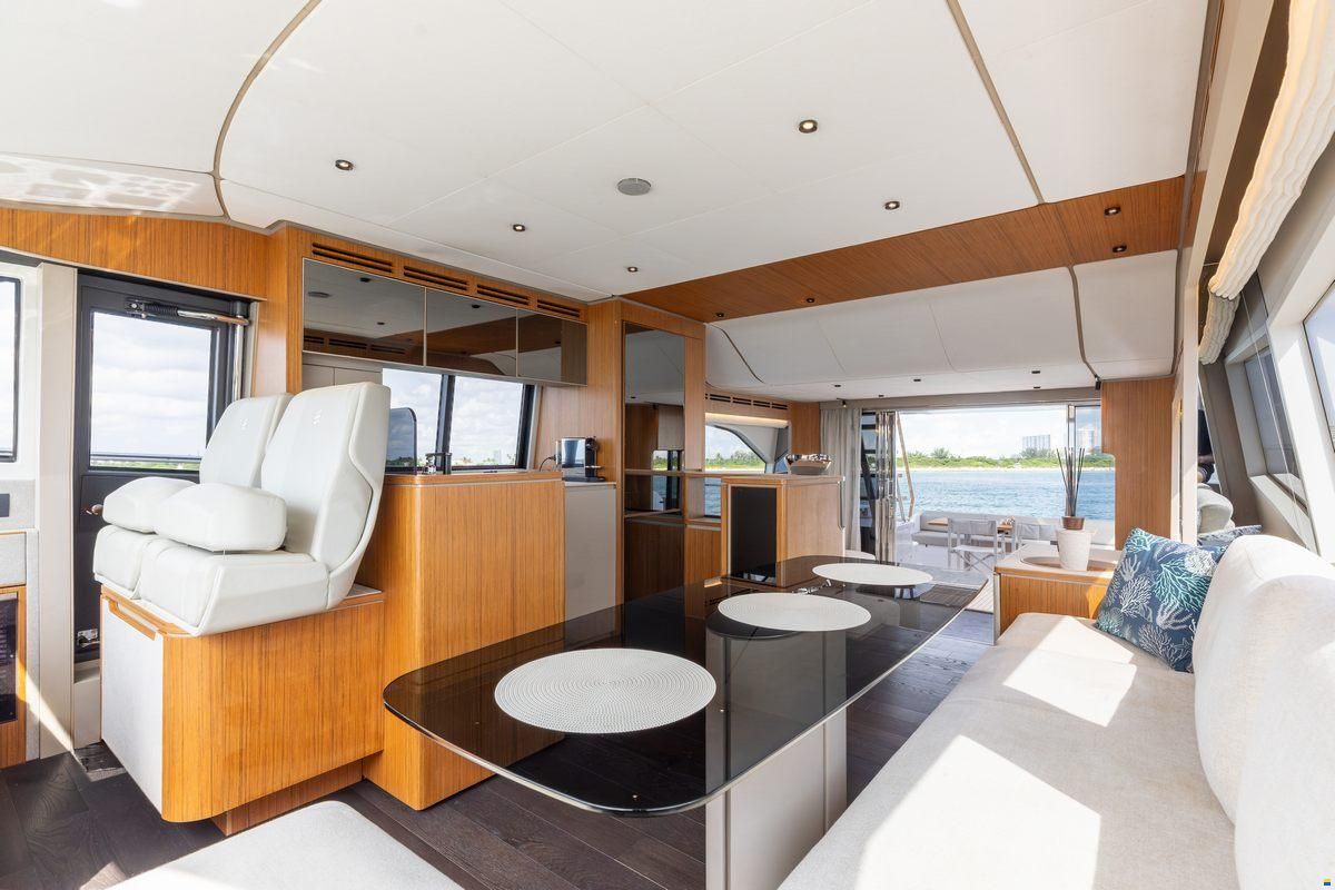 Ferretti 670