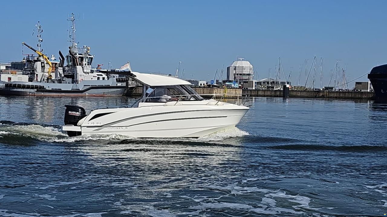 Beneteau Antares 6