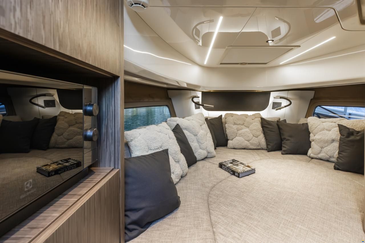 Cranchi A32 Luxury Tender