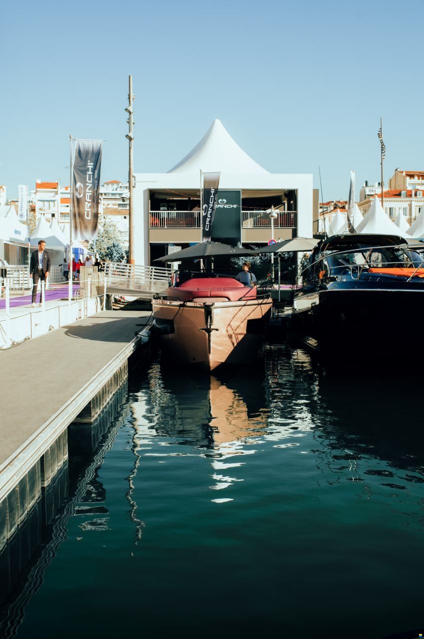 Cranchi A32 Luxury Tender