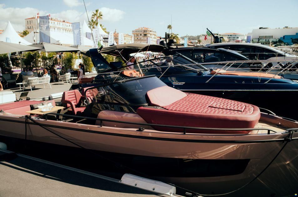 Cranchi A32 Luxury Tender
