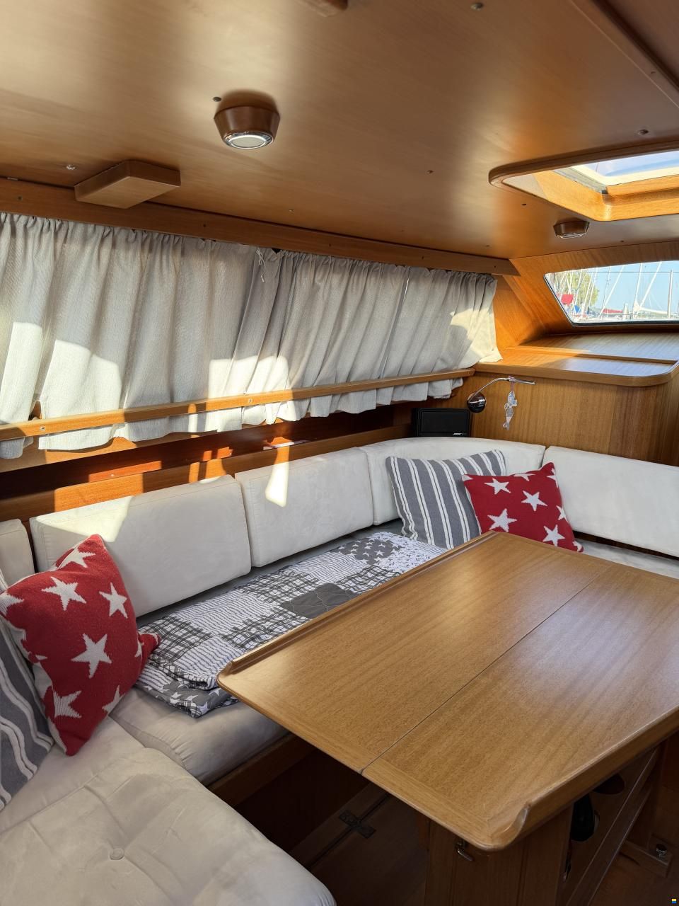 Olsen 38 Decksalon