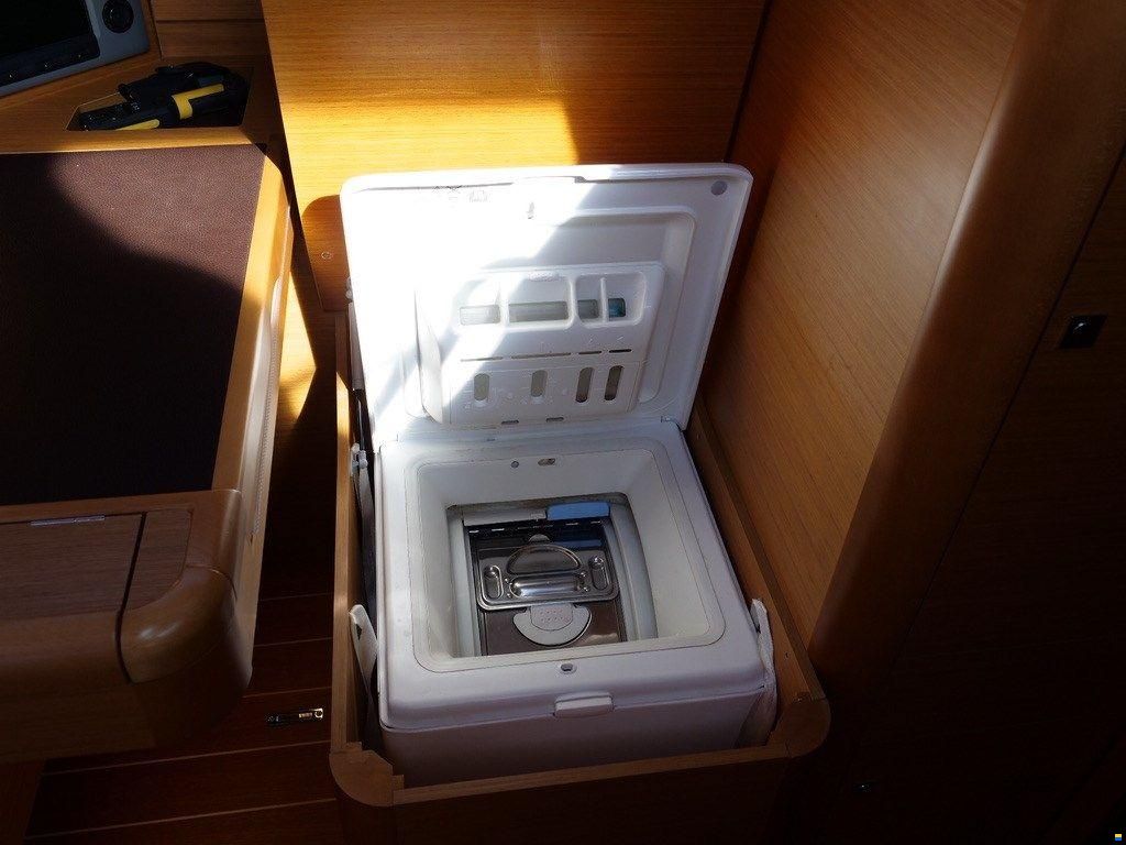 Jeanneau 57 Version 3 Cabin