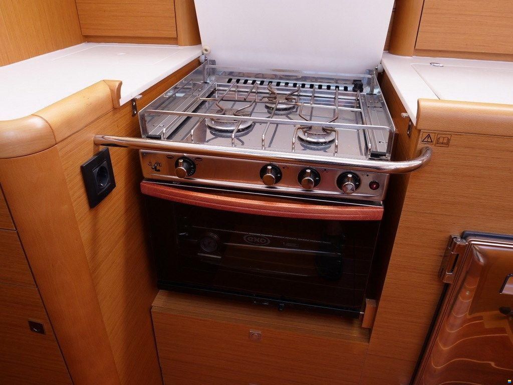 Jeanneau 57 Version 3 Cabin