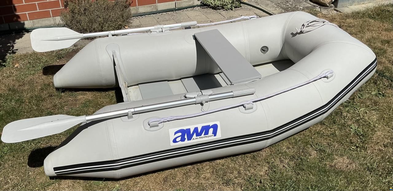 AWN 220 E