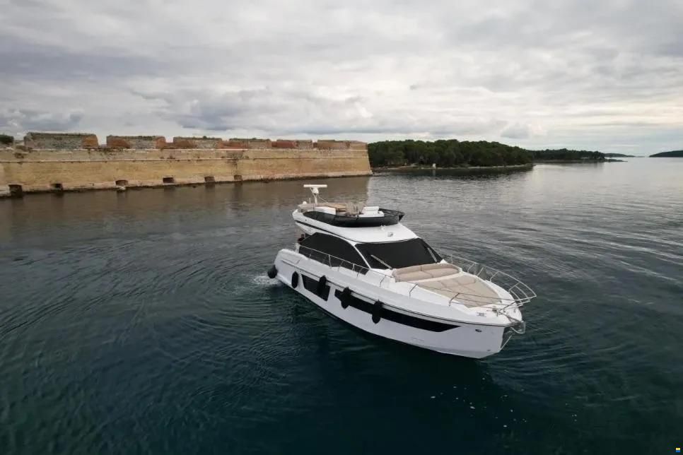 Azimut 53 Fly, 2024