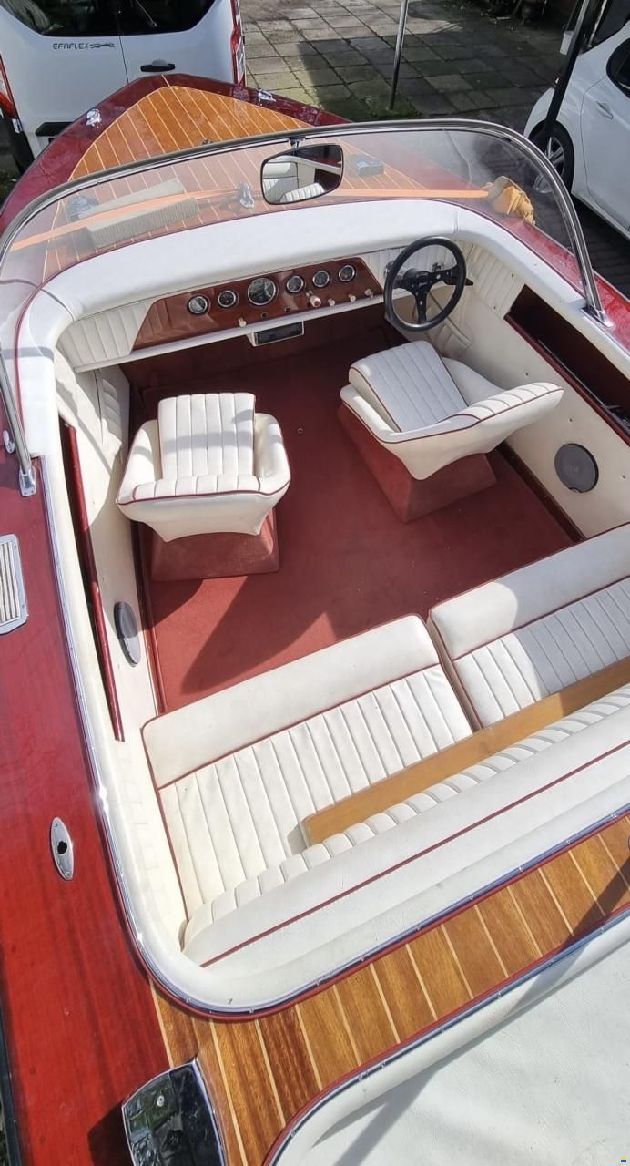 Boesch 580 Runabout