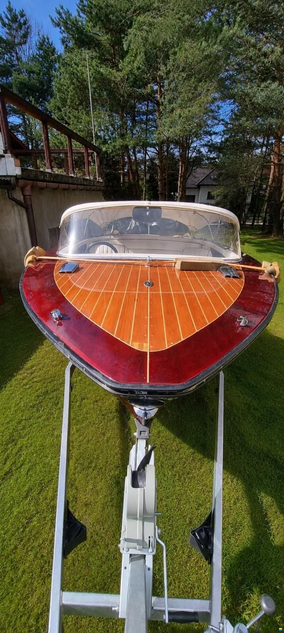 Boesch 580 Runabout