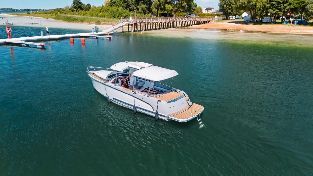 Alfastreet 23 Cabin electric