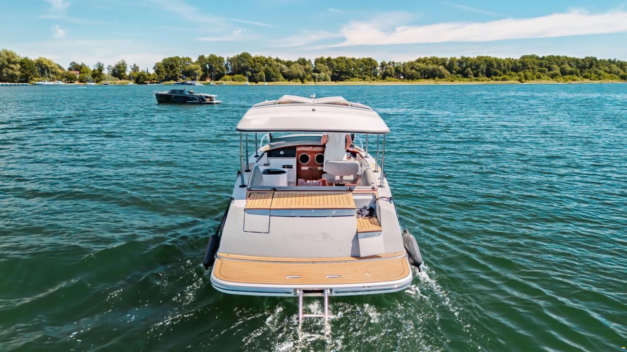 Alfastreet 23 Cabin electric