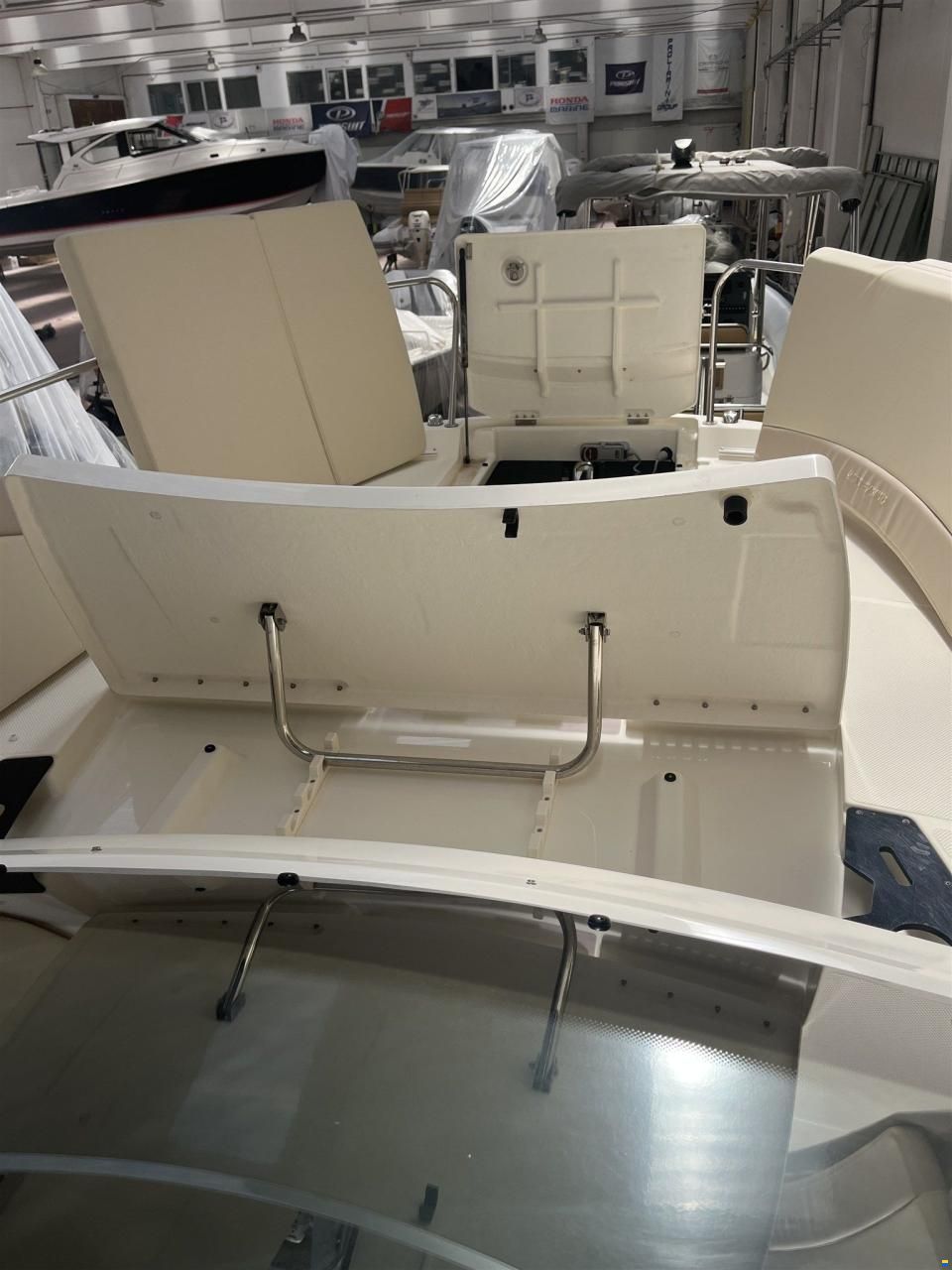 Quicksilver Active 875 sundeck