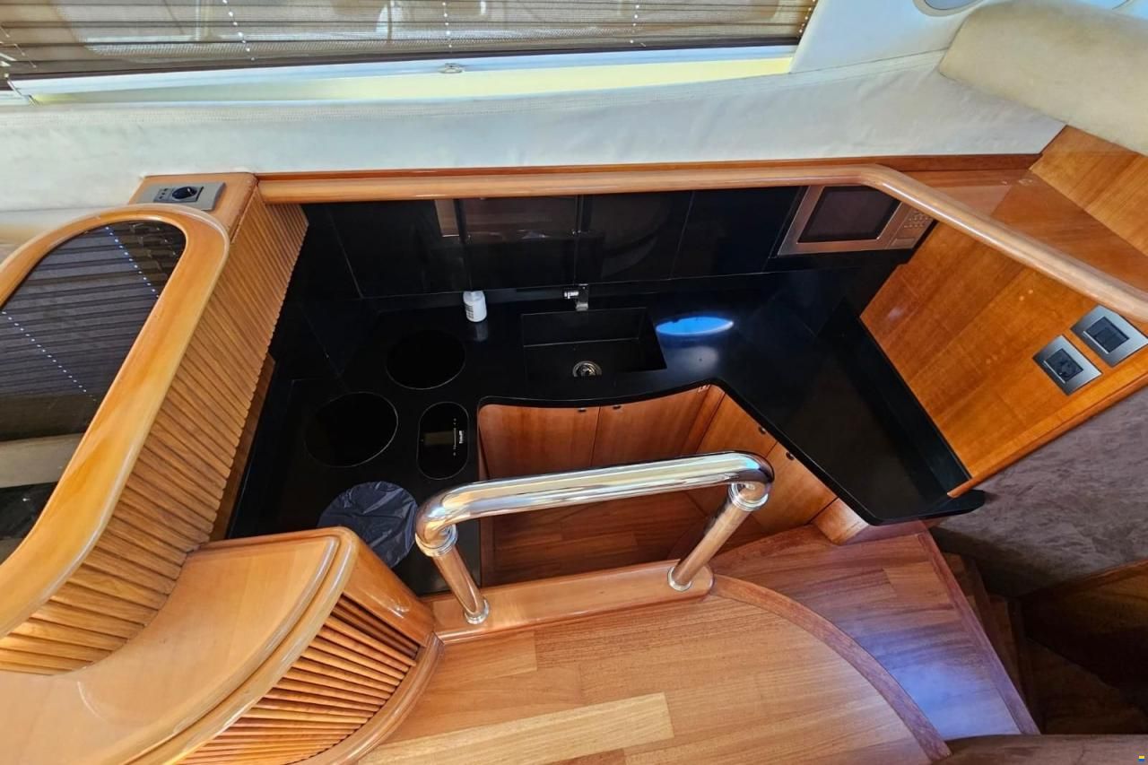 Azimut 46