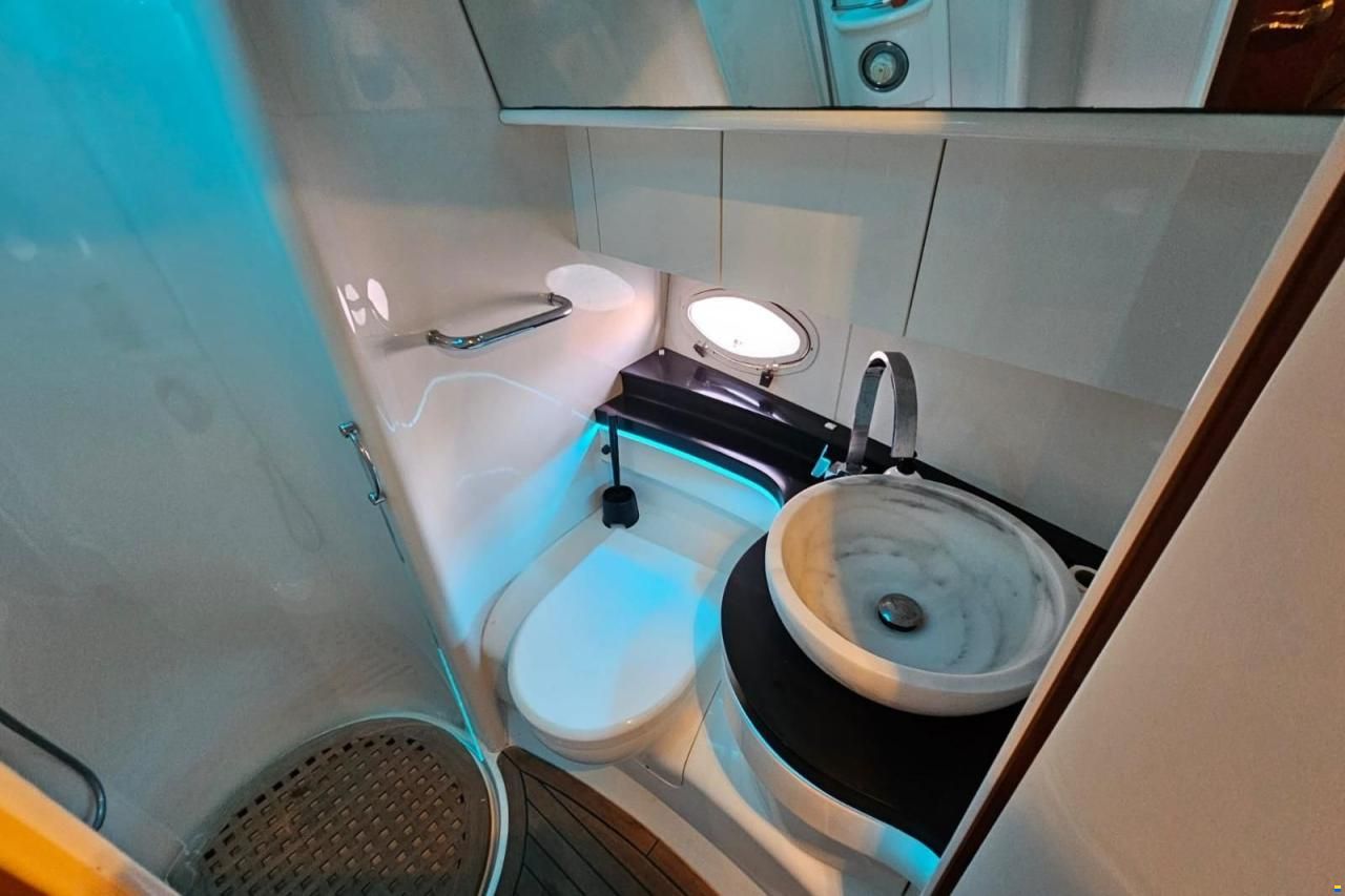 Azimut 46